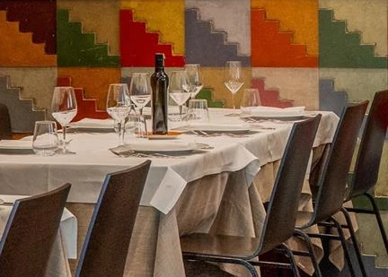 Tavolo apparecchiato per pranzi di lavoro al ristorante Dosa